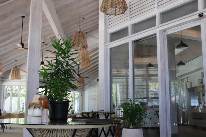 天井が高く、開放感あふれる店内