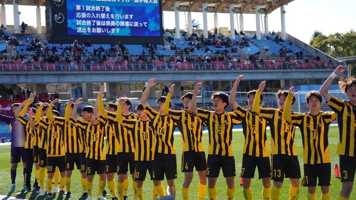 国立切符を勝ち取った選手権初出場の東海大相模高。背番号10のMF沖本陸が有馬監督夫妻の予感通りの大活躍！