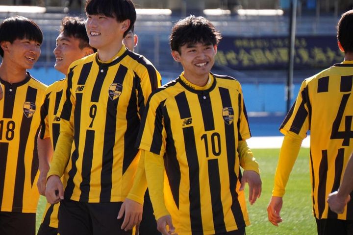 国立切符を勝ち取った選手権初出場の東海大相模高。背番号10のMF沖本陸が有馬監督夫妻の予感通りの大活躍！