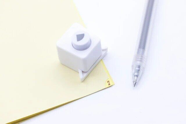 ダイソー インデックスパンチ（カド型）