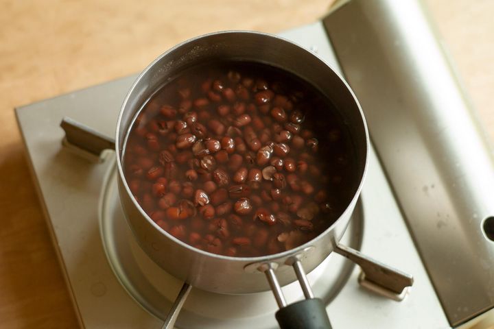 豆がやわらかくなるまで煮る