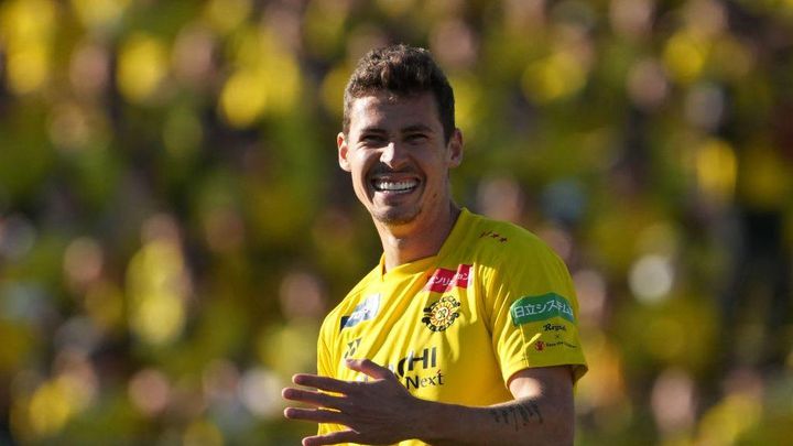 27歳の助っ人、Jリーグ屈指の名門に移籍したことで古巣チームが1.4億円ゲットか