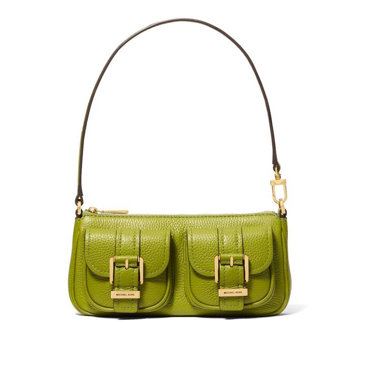 財布やスマホ、コスメなど必需品がコンパクトに収納できるミニバッグは、オンオフを問わず大活躍。旅行や出張などのシーンにも最適。“ゾーイ” スモール コンバーチブル ポシェット 本体H11cm ¥28,600（※2月より順次展開。グリーンカラーは4月展開予定／ MICHAEL Mihael Kors（マイケル・コース カスタマーサービス 03-5772-4611 https://www.michaelkors.jp/