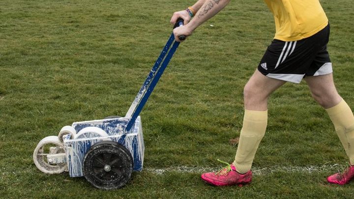 日本人出場試合で異例の措置！大雨で消えた白いラインを「全乳」で補強したワケ