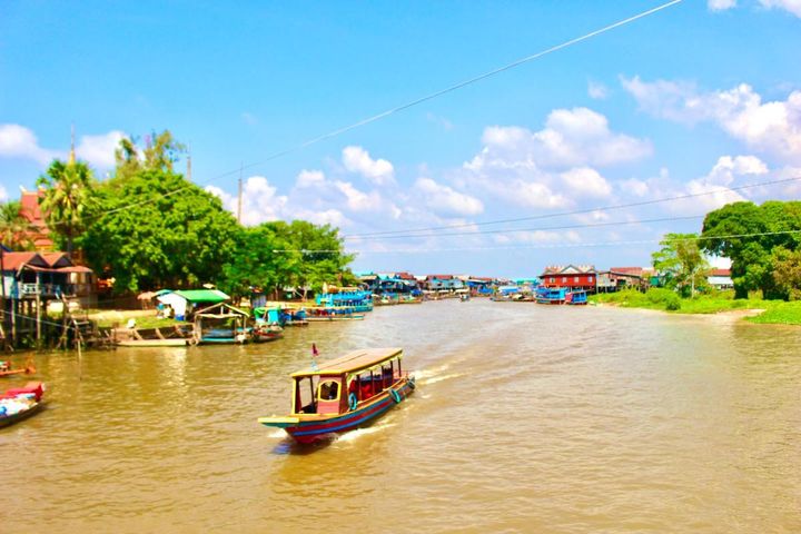 まるで海のような広さのトンレサップ湖