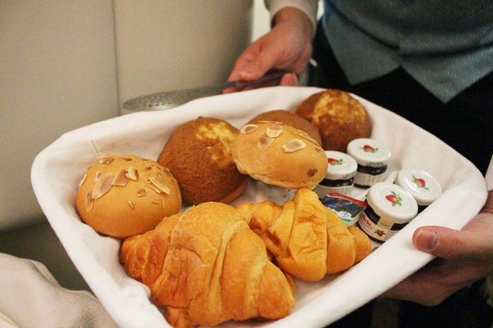 パンもサーブしてくれるので、好きなパンをチョイス