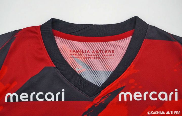 “栄光”をミックス！鹿島アントラーズが2025新ユニフォームを発表 「歴代最強ユニ」の合体デザイン