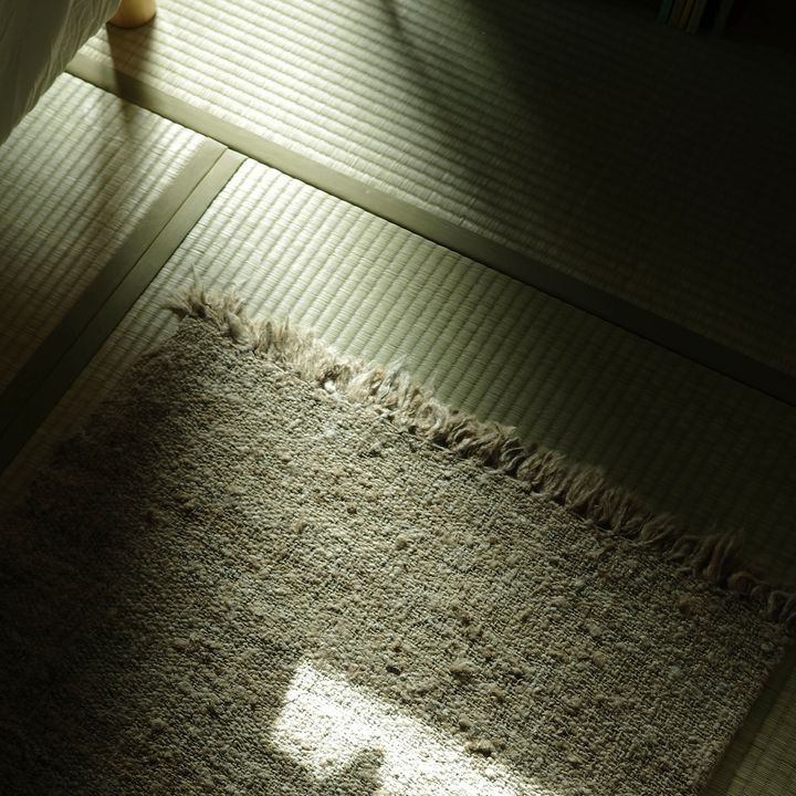 〈Suno & Morrison〉のタッサーシルクラグ