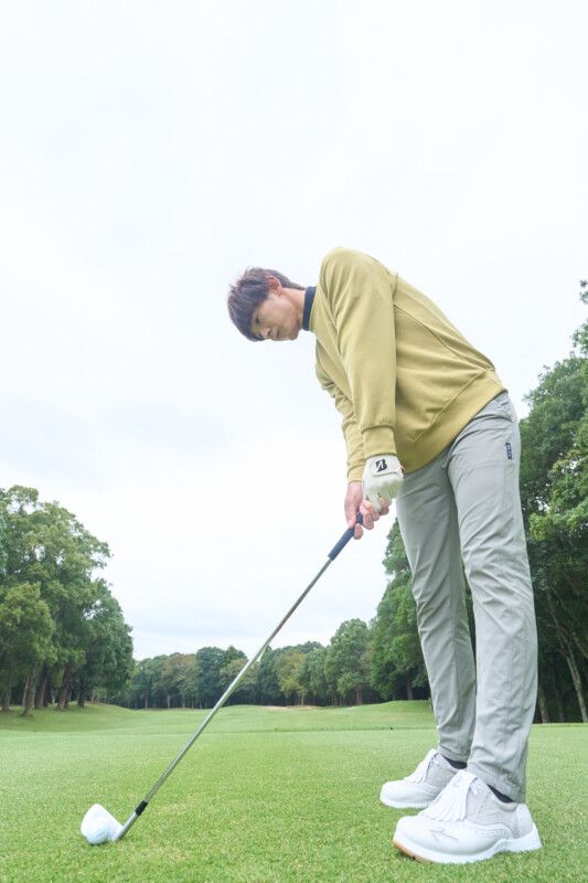 上級者の証！「手元が浮かないインパクト」の作り方を人気コーチが解説