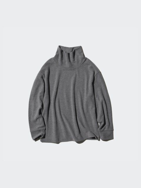 ユニクロのソフトニットフリースリブハイネックT