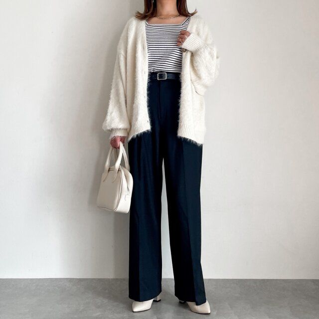 ユニクロ タックワイドパンツ OKコーデ ニットカーディガン ボタンを全てはずし前を開ける