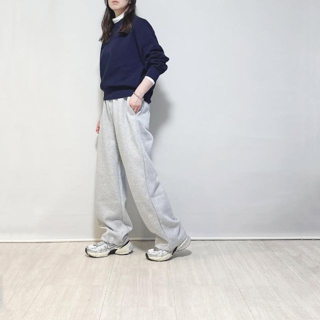 スウェットワイドパンツを着たコーデ