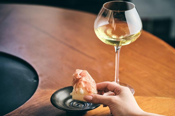 とろんと広がるハムの旨味“揚げ餅と生ハム”