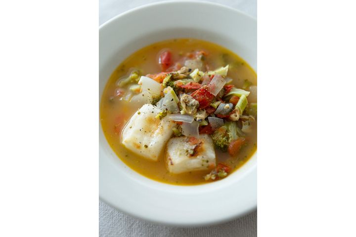 だし汁いらずの簡単調理！“あさりとトマトのもちスープ”