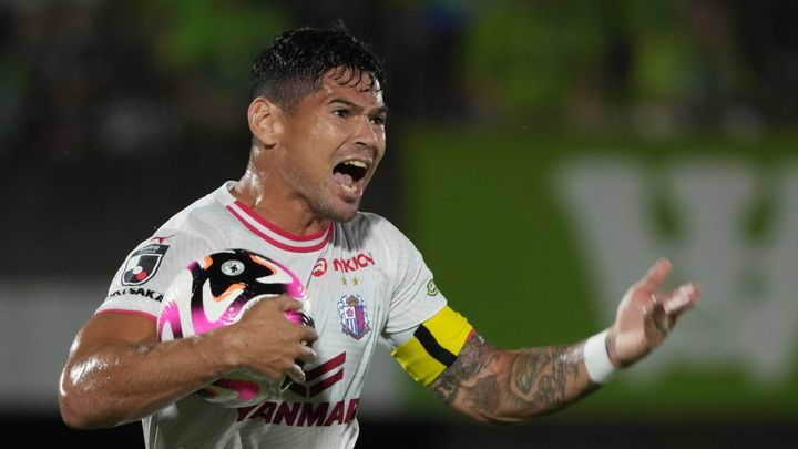 Jリーグ屈指の名門、J1得点ランキング2位の大物FW獲得を発表！背番号も決定 「ともに戦っていきましょう！」