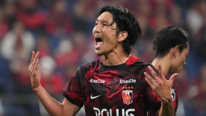 浦和レッズ、今季の背番号を発表！元日本代表MFが9番…リスト外のパリ五輪出場23歳は「移籍交渉中」