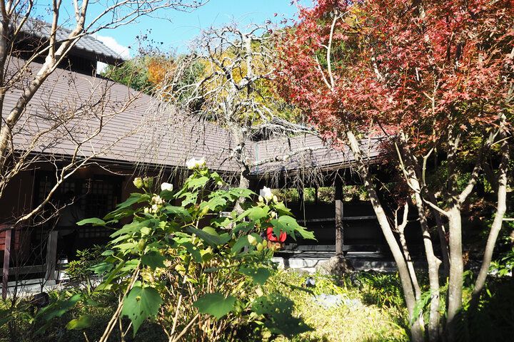 箱根湯本駅から３分♪ 森に溶け込む里山温泉と囲炉裏料理でのんびり小旅行気分「箱根湯寮」