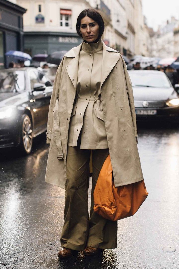 画像: シルバーのスナップボタンがスタイリッシュさに繋がる