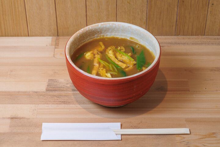 京都七条の路地裏で、かつお節専門店が手がける京カレーうどんを♪ 「京カレーうどん ECHIGOYA」