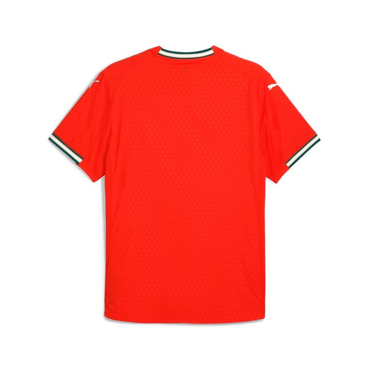 PUMAと契約した世界的サッカー強豪国、待望の新ユニフォームを発表！スター選手の“配置”がおもしろい