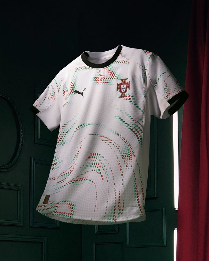 PUMAと契約した世界的サッカー強豪国、待望の新ユニフォームを発表！スター選手の“配置”がおもしろい