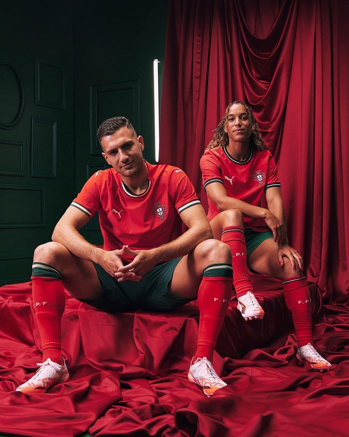 PUMAと契約した世界的サッカー強豪国、待望の新ユニフォームを発表！スター選手の“配置”がおもしろい