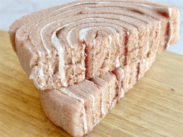 【6位】ICHIBIKO 苺うずまきロールケーキ（ローソン）断面