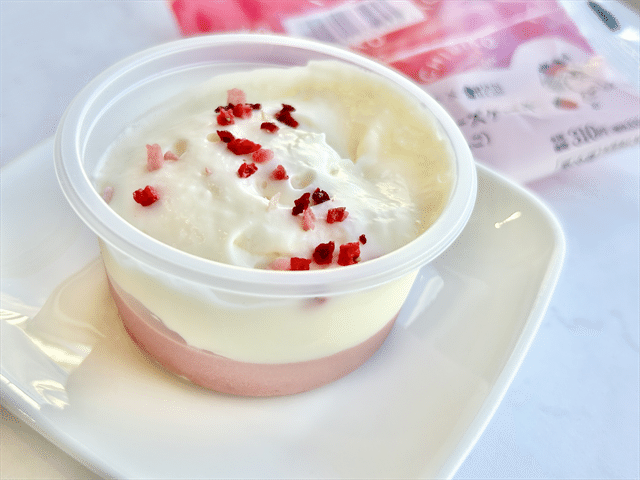 【1位】Uchi Café×ICHIBIKO ふわ濃チーズケーキ(いちご)（ローソン）335円