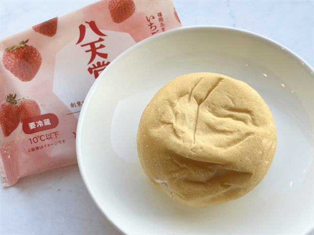 【5位】冷やして食べるとろけるくりーむパン いちごミルク（ファミリーマート）290円