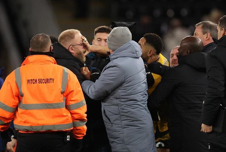 顔面ロックで処分のブラジル代表選手、罰金1500万円 「新しい眼鏡を買うので許して…」