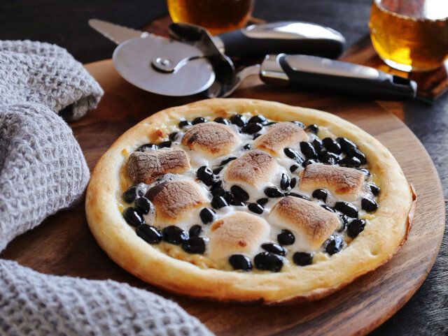 黒豆とマシュマロのスイーツピザ