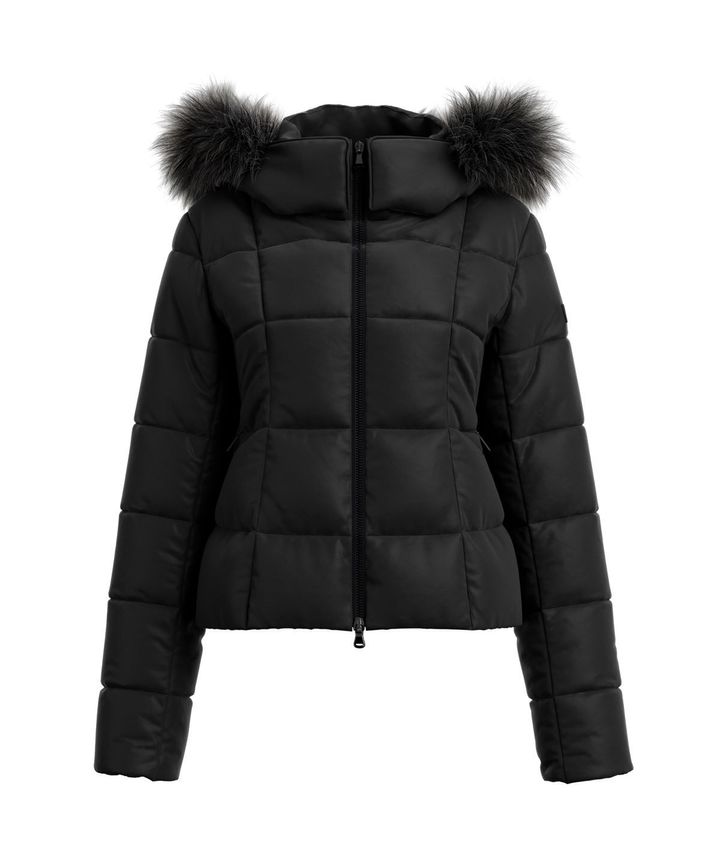 ダウンジャケット ¥149,600／TATRAS