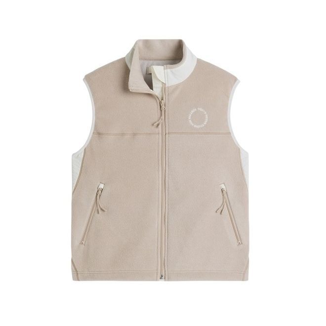 ベスト ¥28,600／TOKYO DESIGN STUDIO NEW BALANCE