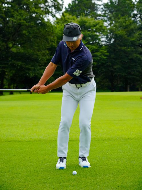 スピンを効かせたアプローチは“ハンドレート”の構えが重要！