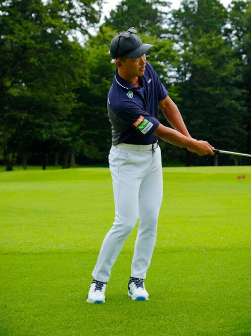 スピンを効かせたアプローチは“ハンドレート”の構えが重要！