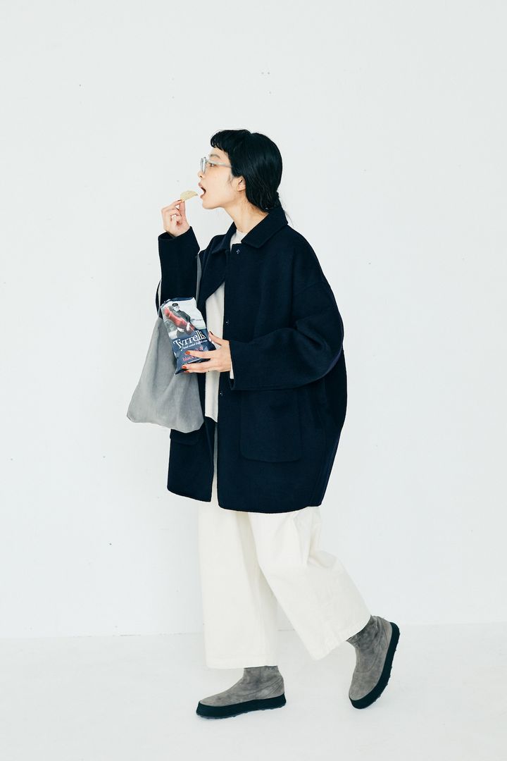 白のパンツに合わせる靴、正解はグレー！お手本着まわし2選【FUDGE FRIEND おしゃれさんの毎日コーディネート｜田中真里奈】