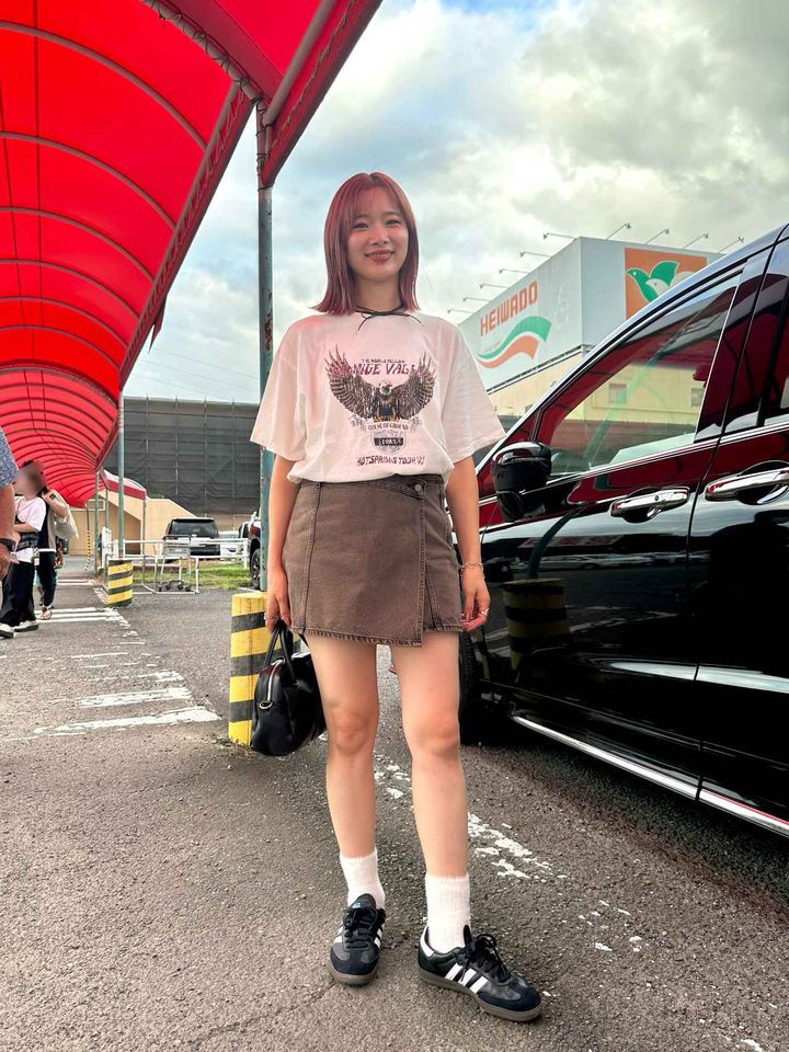 画像: シンプルにTシャツで！