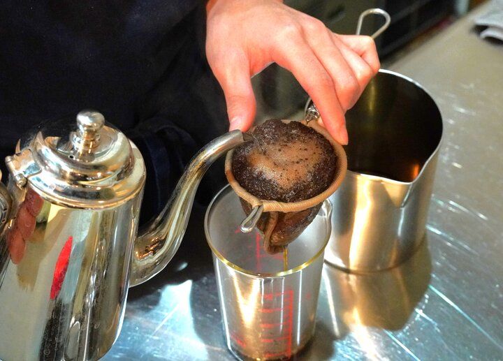 温もりの灯りに誘われる♪ほっとくつろぐ都心の隠れ家カフェ「トロワバグヴェール」