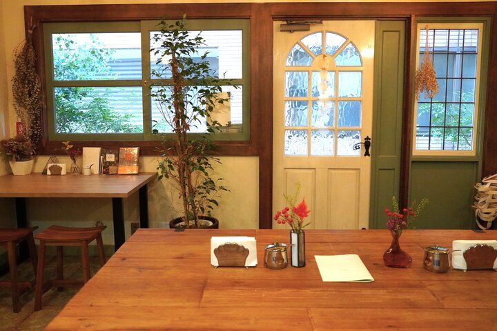 温もりの灯りに誘われる♪ほっとくつろぐ都心の隠れ家カフェ「トロワバグヴェール」