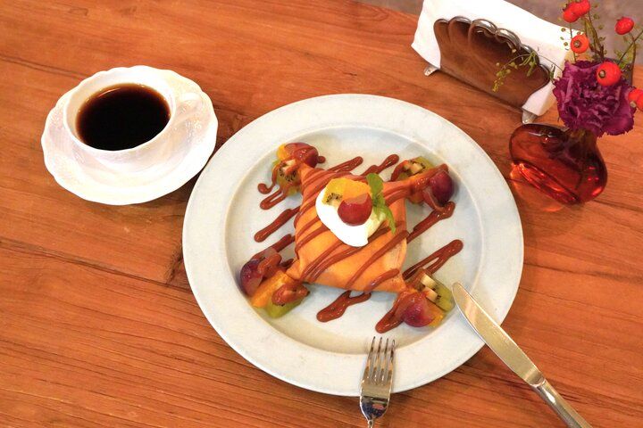 温もりの灯りに誘われる♪ほっとくつろぐ都心の隠れ家カフェ「トロワバグヴェール」