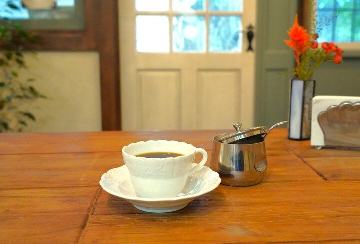 温もりの灯りに誘われる♪ほっとくつろぐ都心の隠れ家カフェ「トロワバグヴェール」