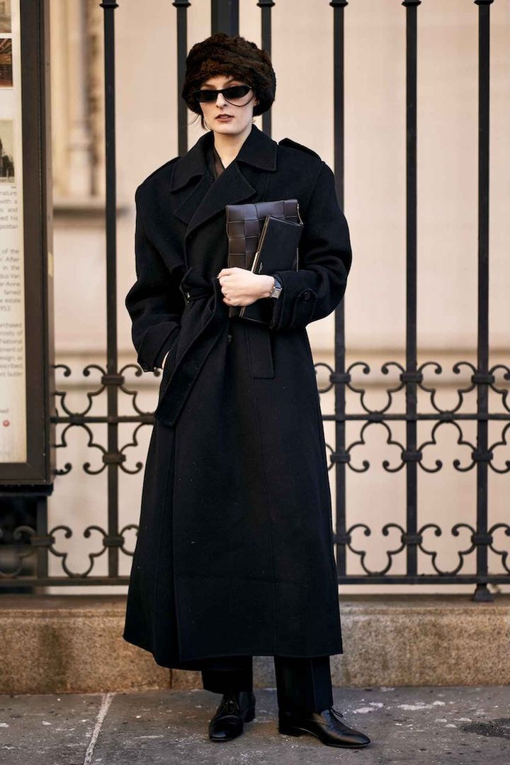 画像: ロング丈コートで全身を保護して、あったか小物も活用