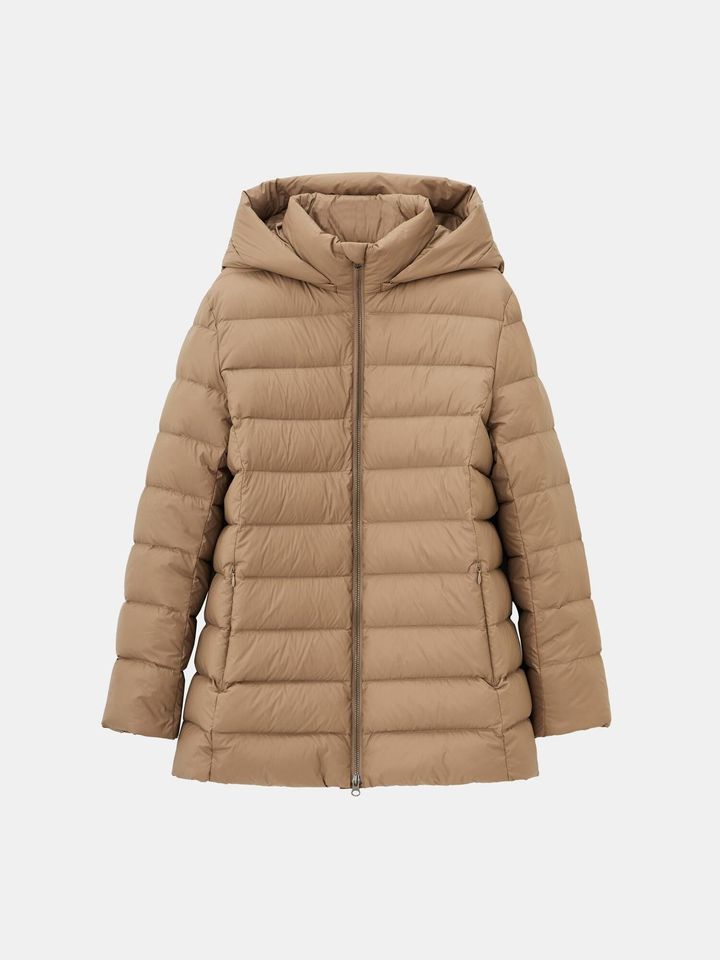 画像: ダウンコート￥29,000（PLST） www.plst.com