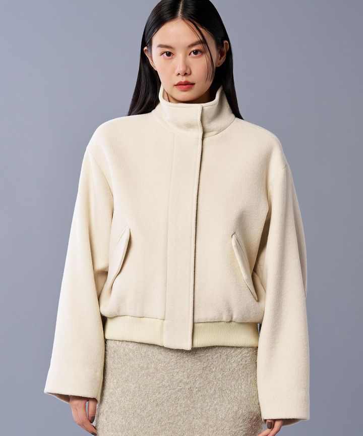 画像: ブルゾン￥29,920（uncrave STANDARD） crosset.onward.co.jp