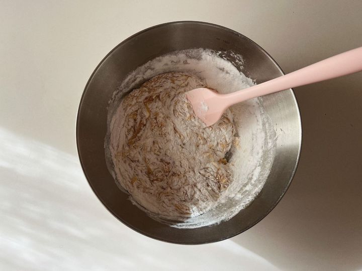 【グルテンフリーの簡単お菓子】カラフルポップなブラックココアの米粉マフィン【渡辺友美子のコーヒーに合うお菓子のレシピ vol.67 〜レシピで旅するヨーロッパ〜】