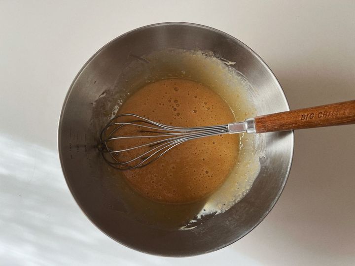 【グルテンフリーの簡単お菓子】カラフルポップなブラックココアの米粉マフィン【渡辺友美子のコーヒーに合うお菓子のレシピ vol.67 〜レシピで旅するヨーロッパ〜】