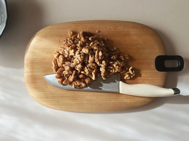 【グルテンフリーの簡単お菓子】カラフルポップなブラックココアの米粉マフィン【渡辺友美子のコーヒーに合うお菓子のレシピ vol.67 〜レシピで旅するヨーロッパ〜】