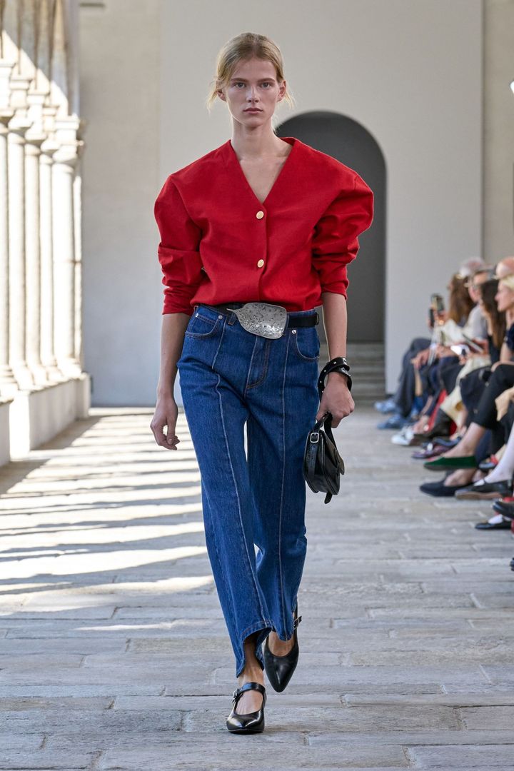 BALLY 2025年春夏コレクションより