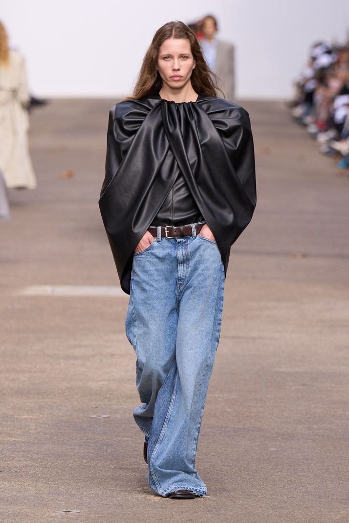 STELLA McCARTNEY 2025年春夏コレクションより