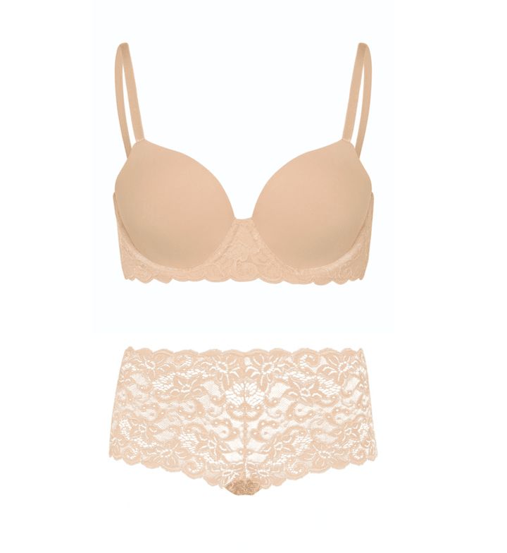 ブラ ¥23,100 ショーツ ¥9,350／HANRO